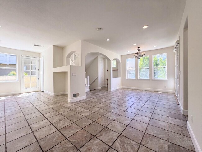 Building Photo - 2017 Mary Helen Ln