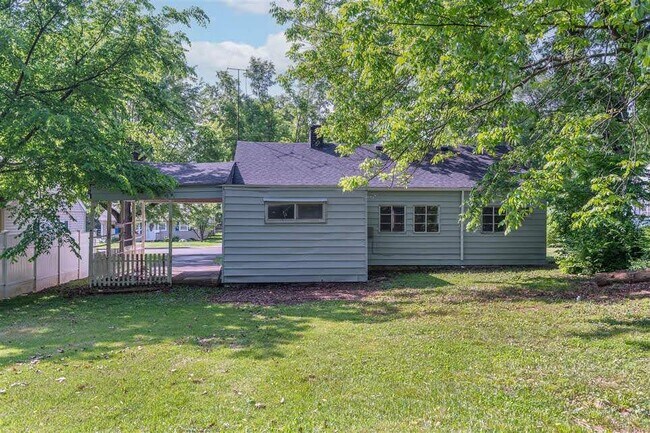 Building Photo - 813 Josephine St