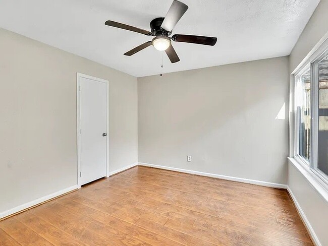 Foto del edificio - 19734 Lake Hollow Ln