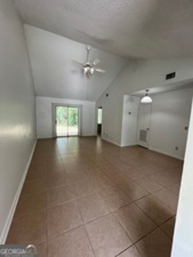 Building Photo - 412/414 Admirals  Walk