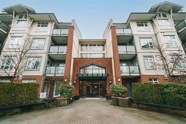 Primary Photo - 100 Capilano Rd