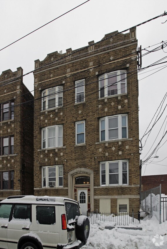 Building Photo - 351 Forrest St