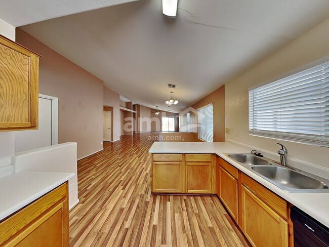 Foto del edificio - 11440 W Sheridan St