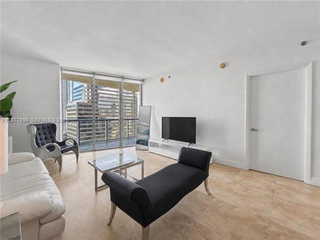 Foto del edificio - 495 Brickell Ave