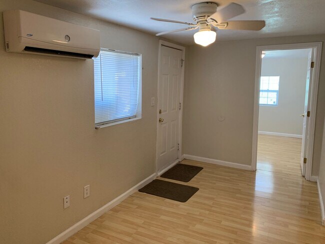 Building Photo - Tucked Away Antioch Home!