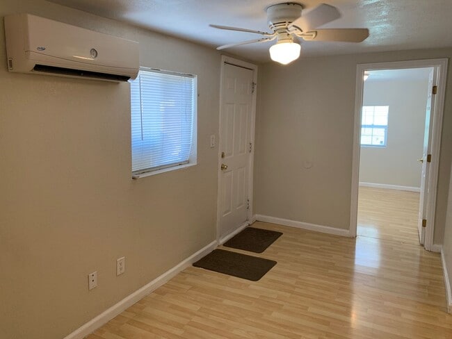 Foto del edificio - Tucked Away Antioch Home!