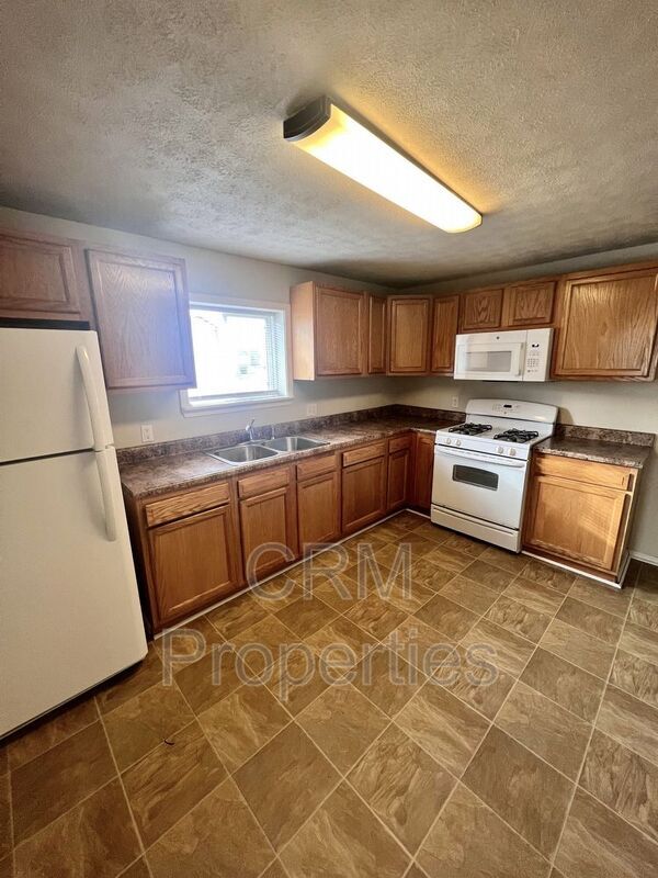 Building Photo - 609 S Crystal St