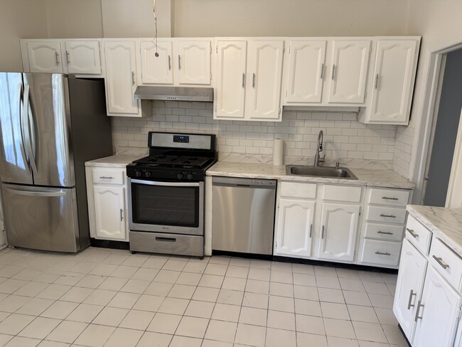 Building Photo - 1049 Avenue C