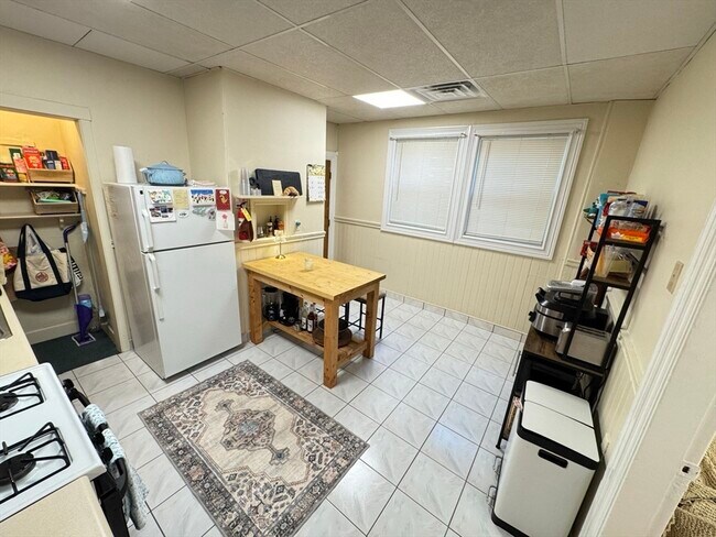 Building Photo - 2 Champney St