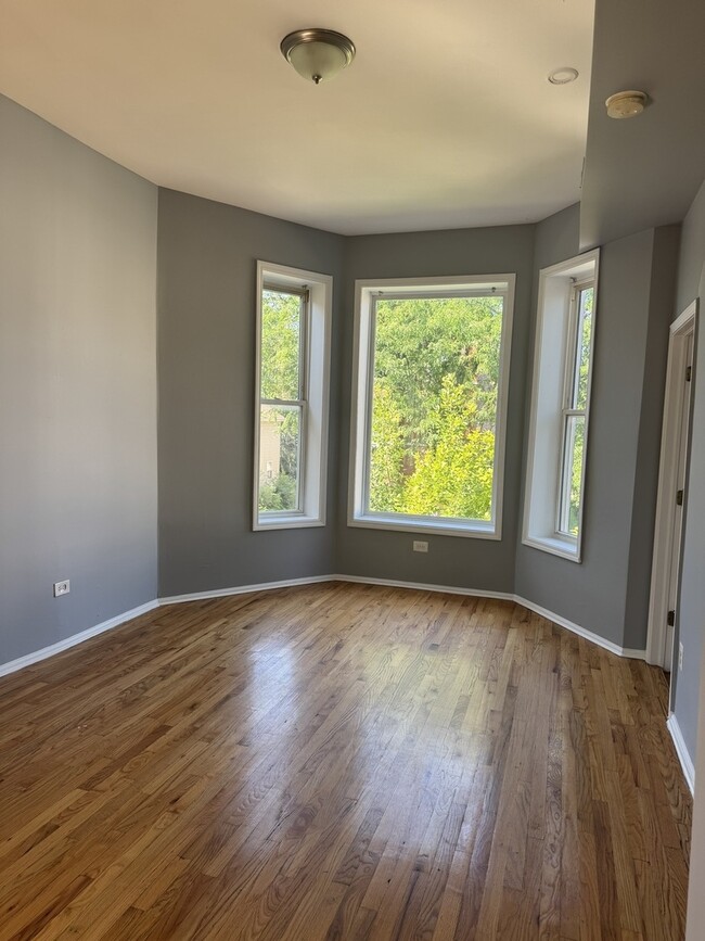 Building Photo - 1643 S Trumbull Ave