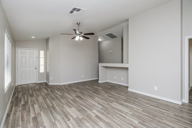 Foto del edificio - 34895 N Open Range Dr
