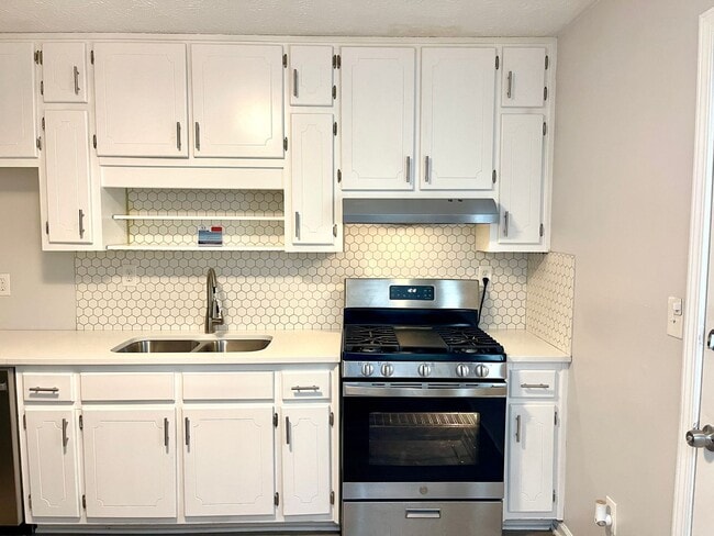 Foto del edificio - Welcome to this charming 2-bedroom, 1-bath...