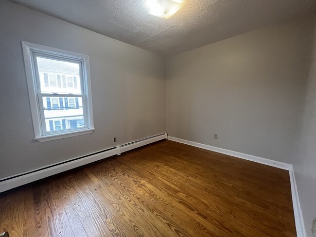 Building Photo - 35 Aetna St