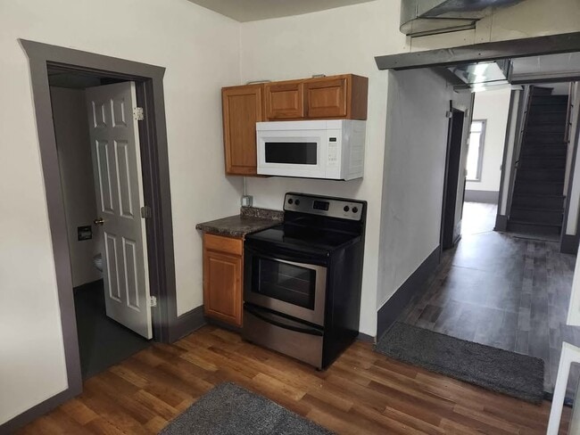 Kitchen - 1111 University Ave