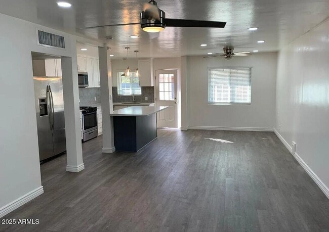 Building Photo - 2125 W Verde Ln