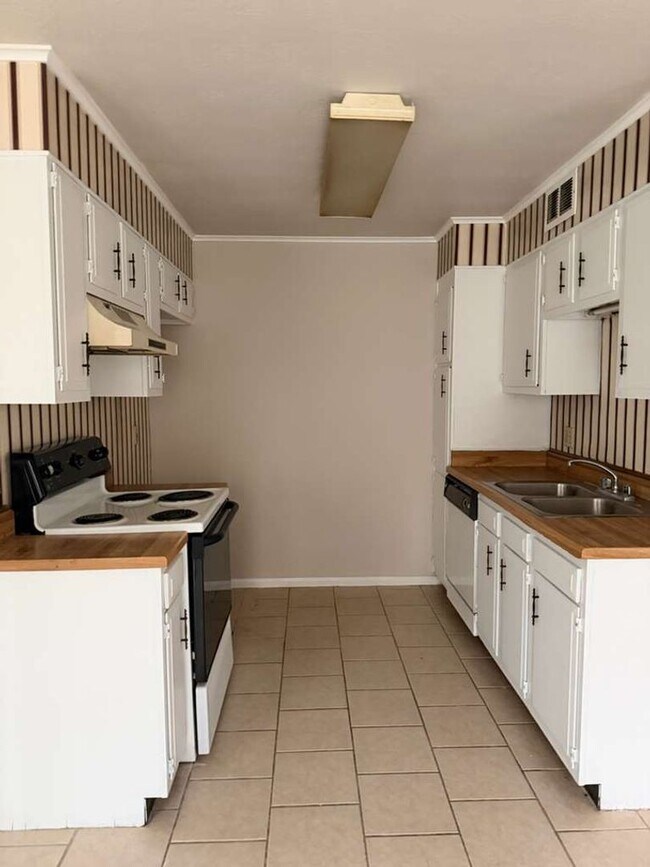 Foto del edificio - 9210 Glen Meadow Ln