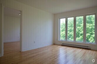 Building Photo - 795 Rue Rouillier