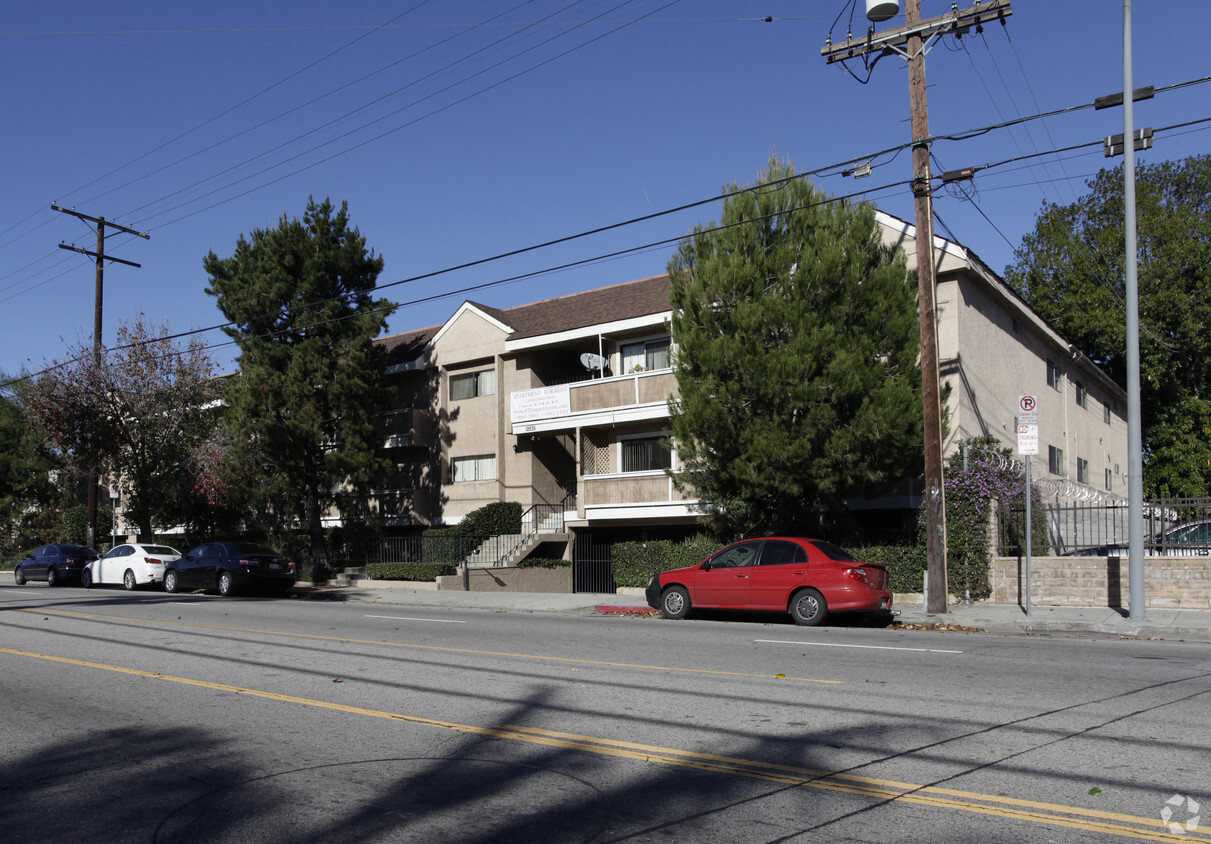 Building Photo - 12535 Oxnard Street