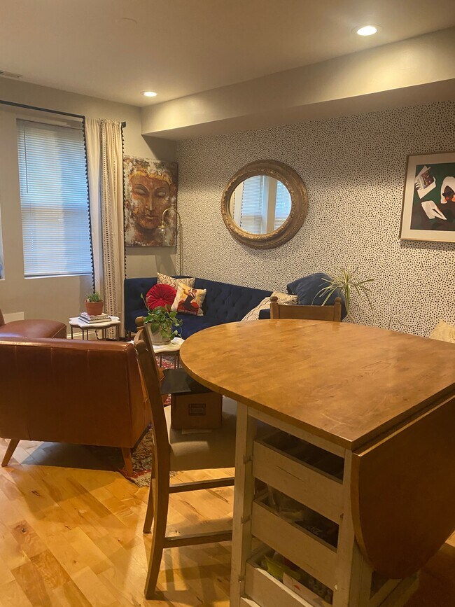 Foto del edificio - 1618 Isherwood St NE