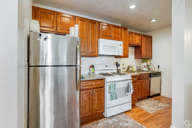 3 habitaciones, 1 baño - 111 m² - Cocina - Fully Renovated & Spacious Units Just Steps from CU Boulder & The Hill – Prime Location!