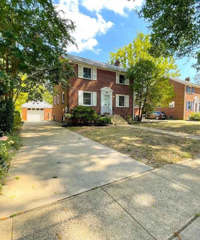 Foto del edificio - Classic 3 Bedroom 1.5 Bathroom Colonial In...