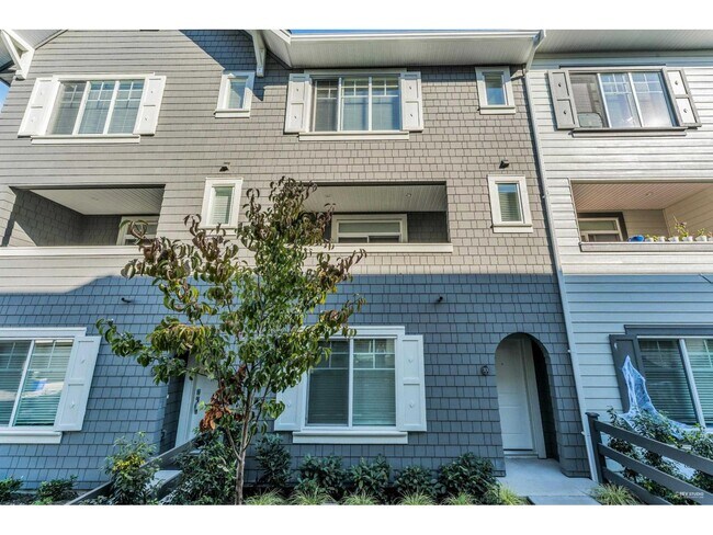 Photo du bâtiment - 15487-99A 99a Ave