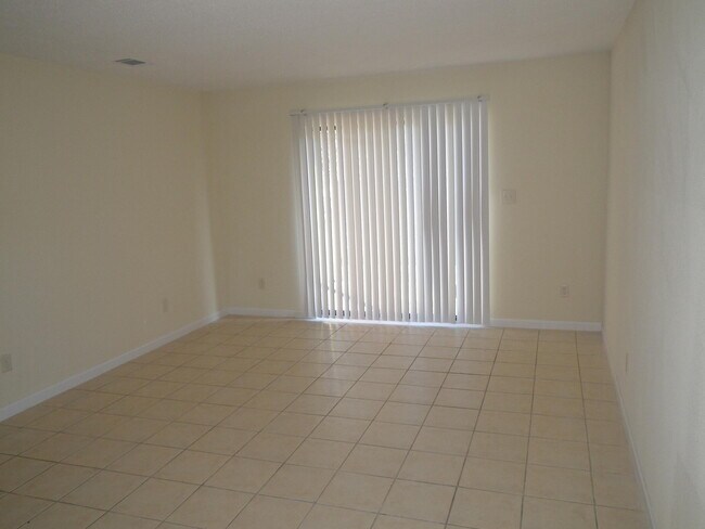 Building Photo - 1610 Green Briar Pkwy