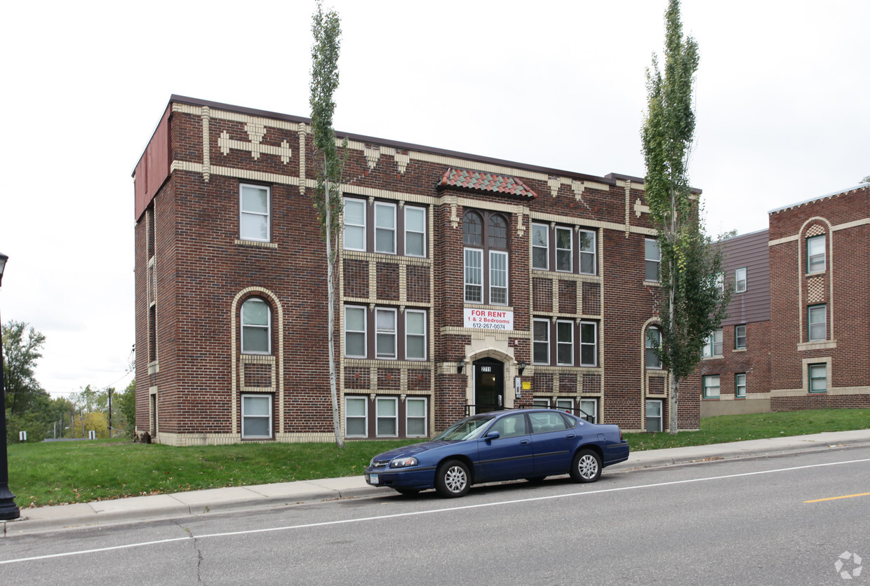 Building Photo - Golden Valley Road Apartments