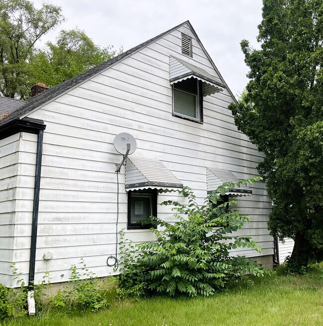 Building Photo - 18604 Shiawassee