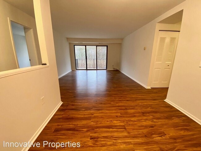 Building Photo - 3 br, 1 bath House - 2570 Riva Road #21C