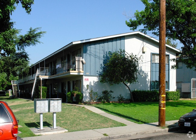 Building Photo - 10380 Vernon Ave