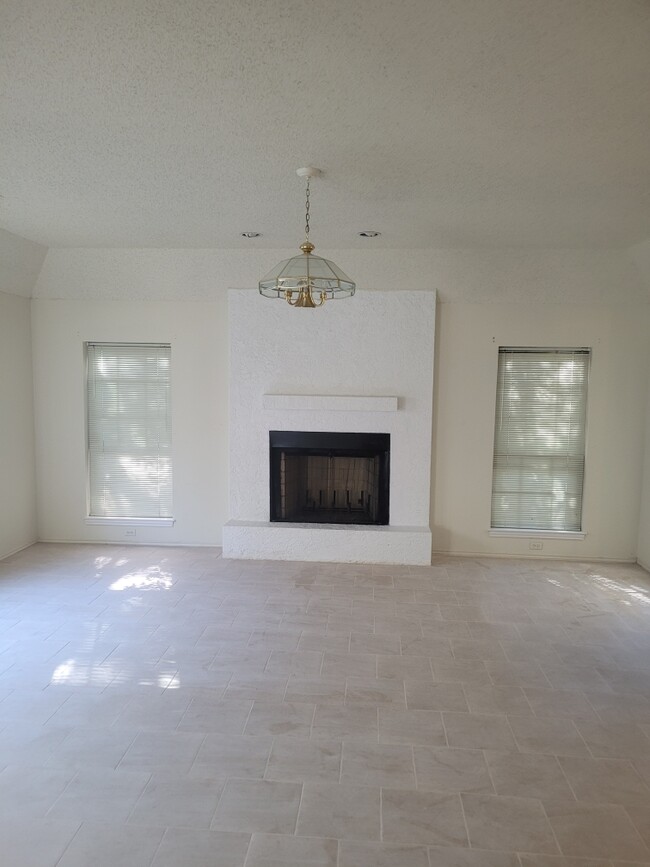 Building Photo - 17915 Summer Knoll Dr