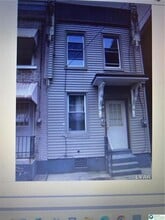 Building Photo - 740 Laufer St