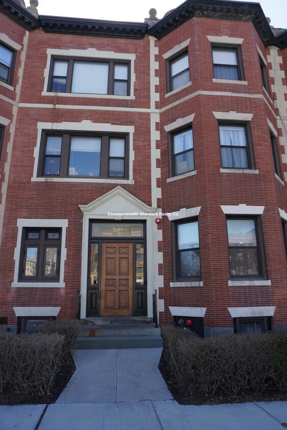 Building Photo - 901 Beacon St