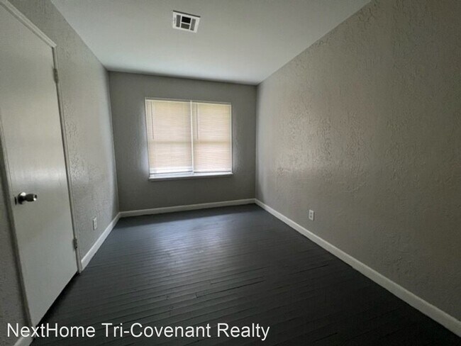 Building Photo - 3 br, 1 bath House - 824 NW 34th