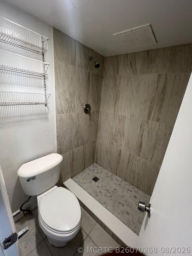 Foto del edificio - 624 NW 13th St