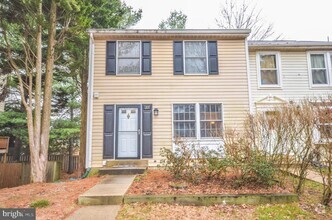 Building Photo - 27 Cross Country Ct