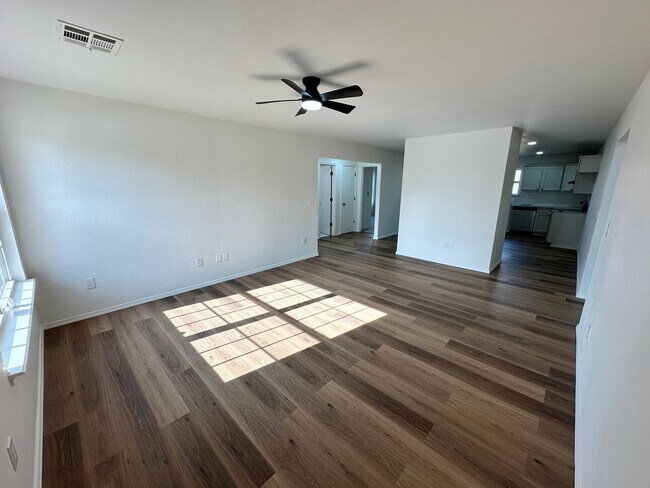 Foto del edificio - Beautiful 3bed/2bath House Available Near Tinker and Oklahoma Heart Hospital!