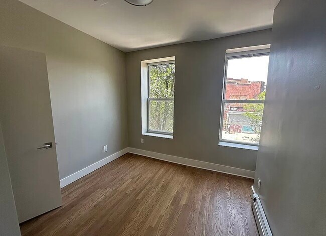 Foto del edificio - 818 Macdonough St