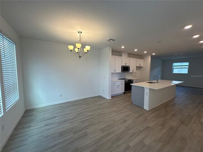 Foto del edificio - 6541 Cyrils Dr