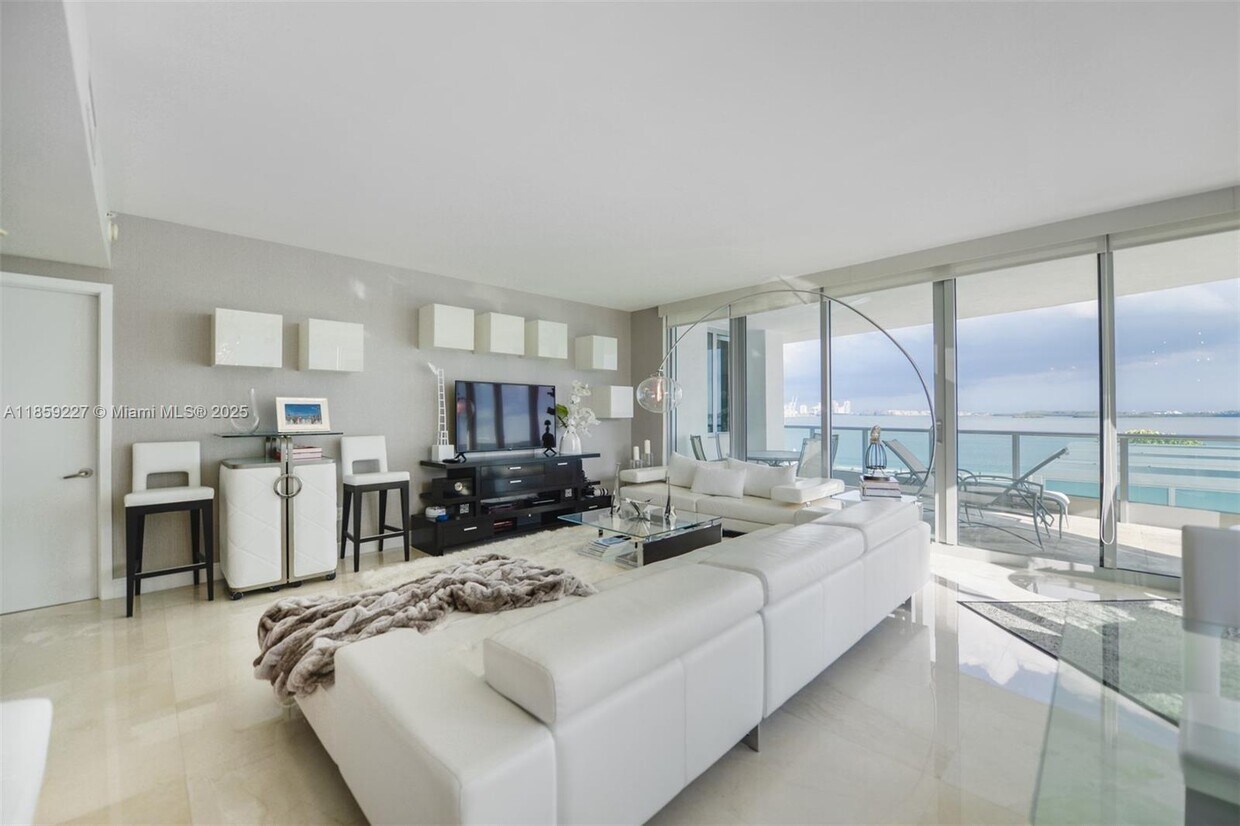 Foto principal - 1331 Brickell Bay Dr