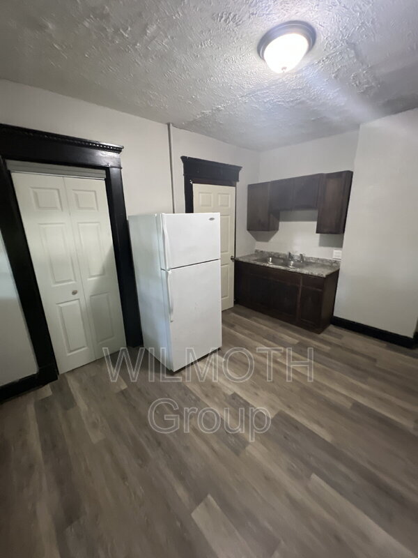 Foto del edificio - 3123 E Michigan St