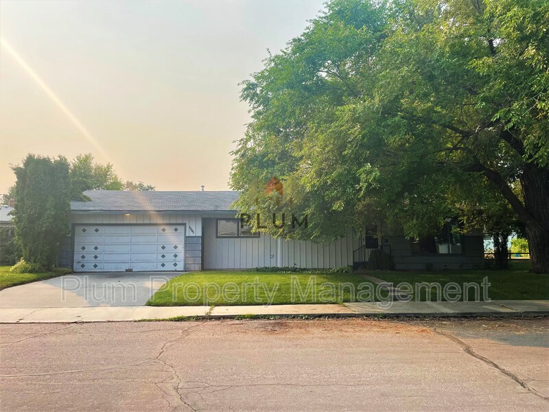 Primary Photo - 2610 Bel Vue Dr