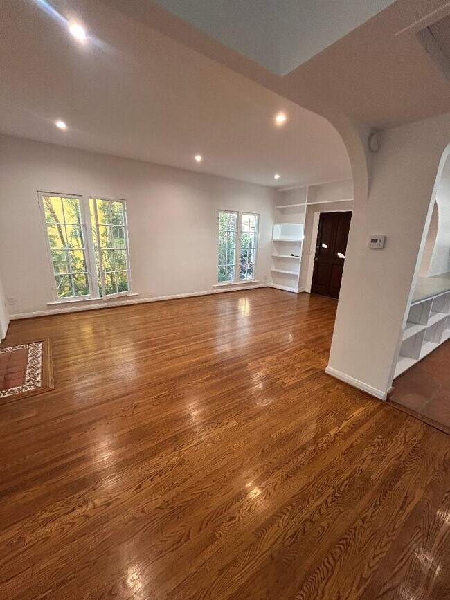Foto del edificio - 1326 N Laurel Ave