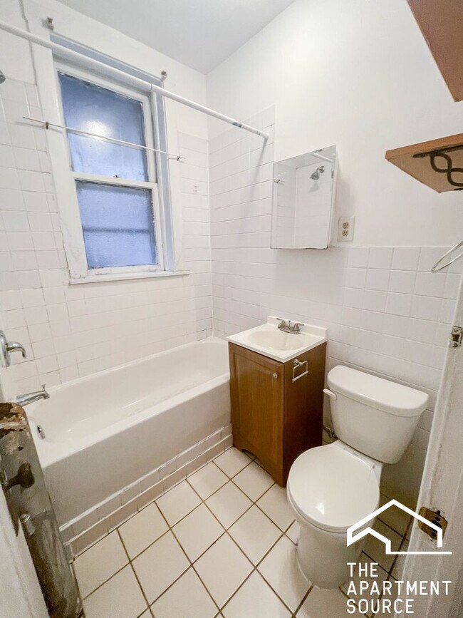Foto del edificio - 5057 N Damen Ave