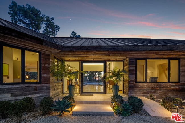 Foto del edificio - 1120 El Retiro Way