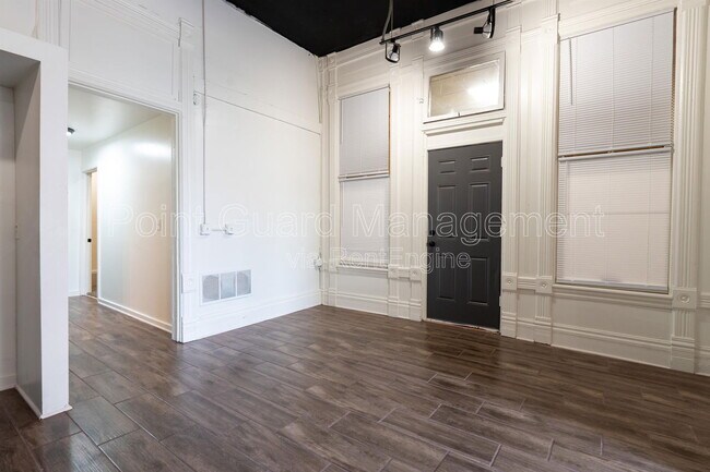 Foto del edificio - 518 E Douglas Ave