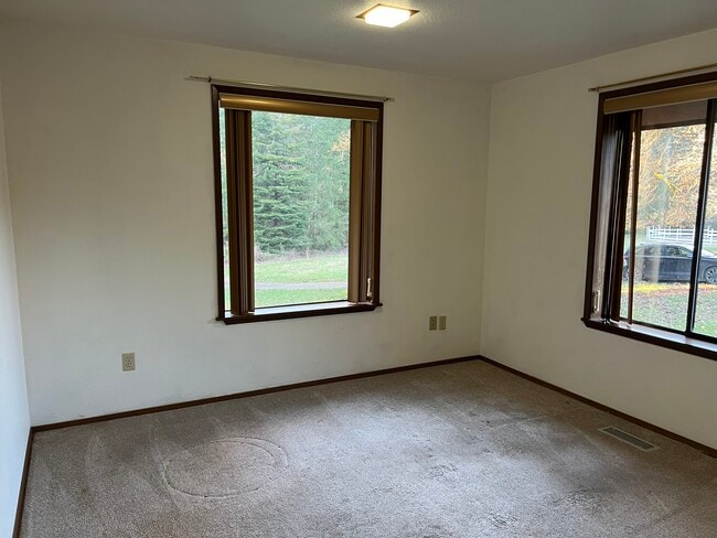 Building Photo - 15607 62nd Ave NW