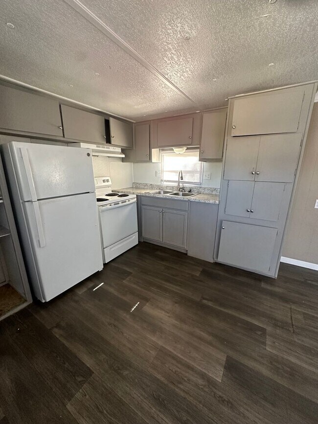 Foto del edificio - 55 Hearn Wy