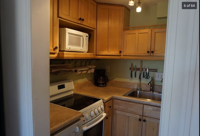 Building Photo - 815 Middle River Dr